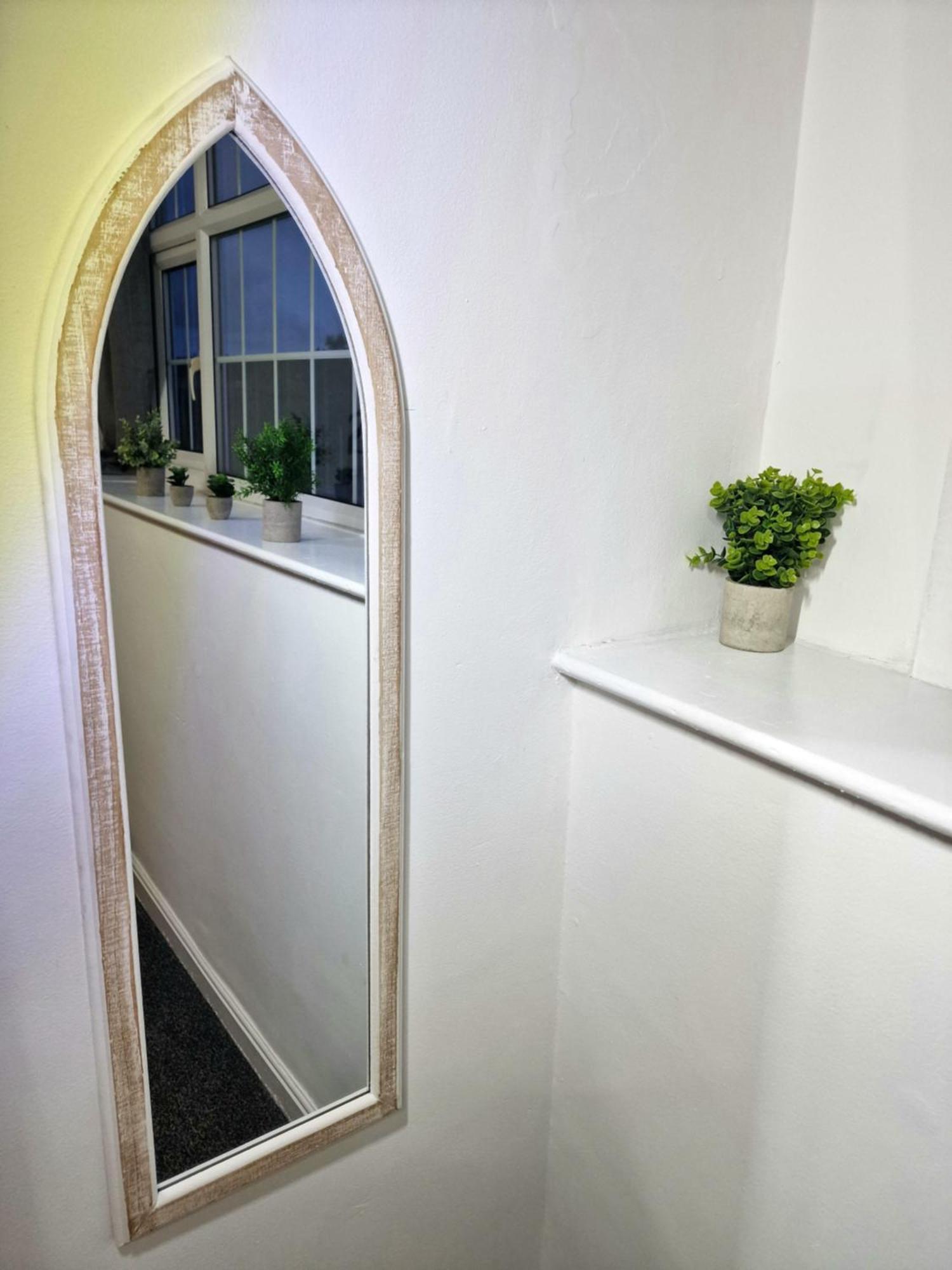 שיפלי Stylish 4 Double Bedroom House In Bradford, Views Of Hillside And Parking מראה חיצוני תמונה